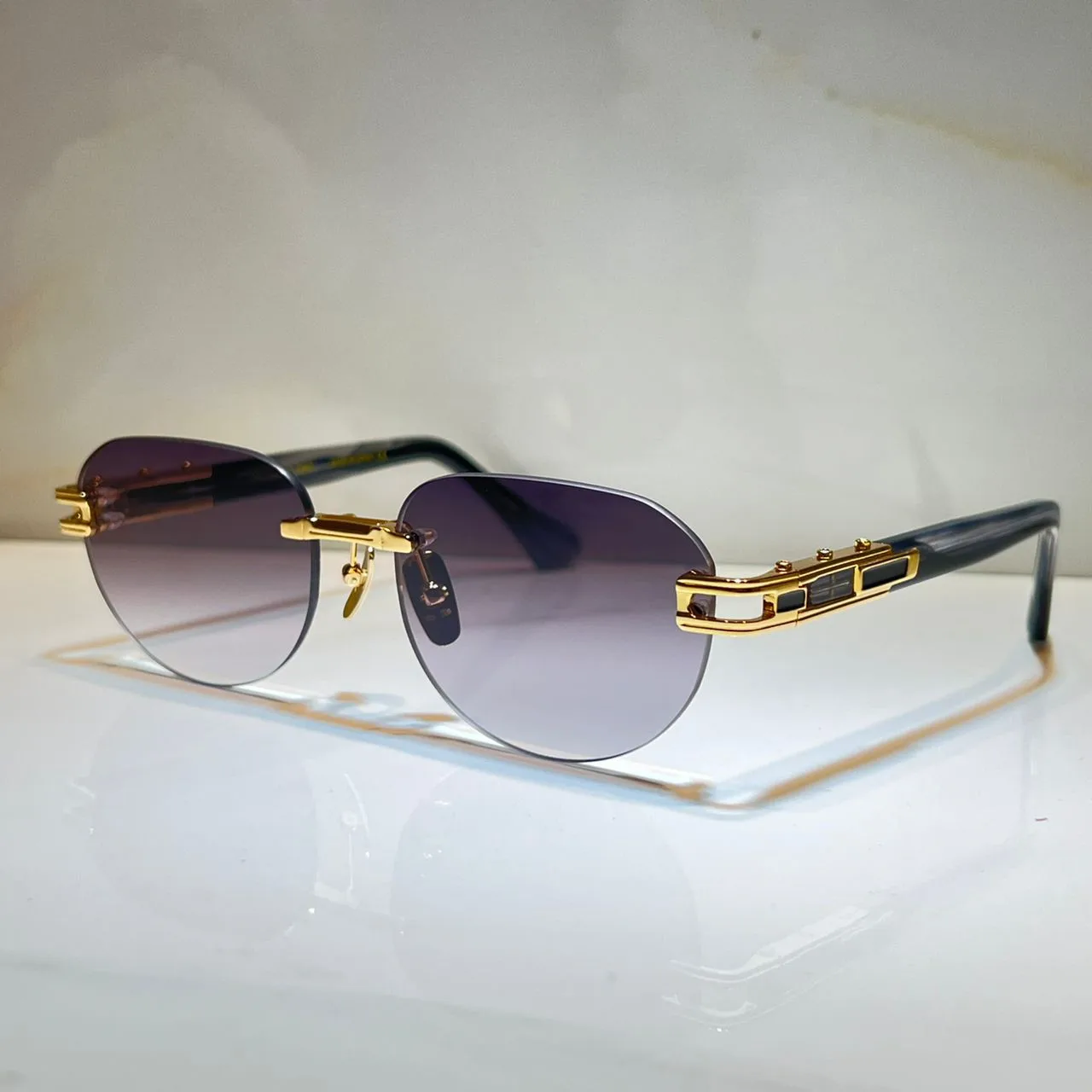 

Sunglasses For Women and Men Summer META-EVO TWO DTS-152 Style Anti-Ultraviolet Retro Plate Oval Frameless Glasses Random Box