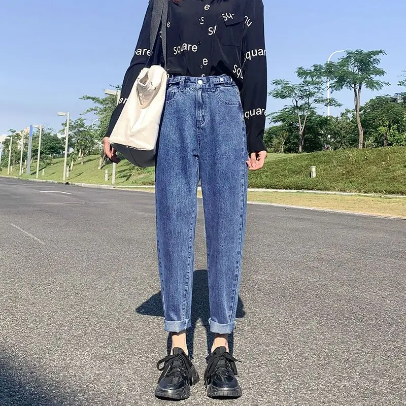 2023 New Denim Cuffs Jeans Women Mid Waist Wide Leg Pants Ladies Pants Zipper Fly Loose Button Jeans Girls Jean Pants T950
2023 New Denim Cuffs Jeans Women Mid Waist Wide Leg Pants Ladies Pants Zipper Fly Loose Button Jeans Girls Jean Pants T950