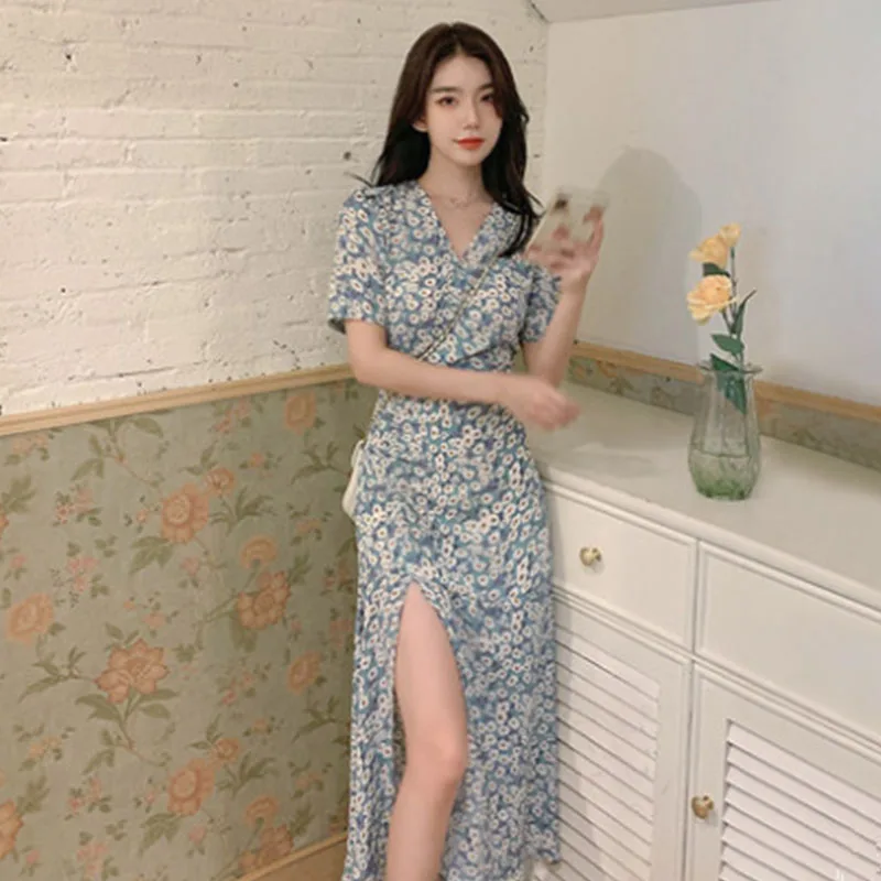 Retro Short Sleeved Dress Summer New Temperament Gentle Lady Luxury Design Split Floral Dress Spring New
Retro Short Sleeved Dress Summer New Temperament Gentle Lady Luxury Design Split Floral Dress Spring New