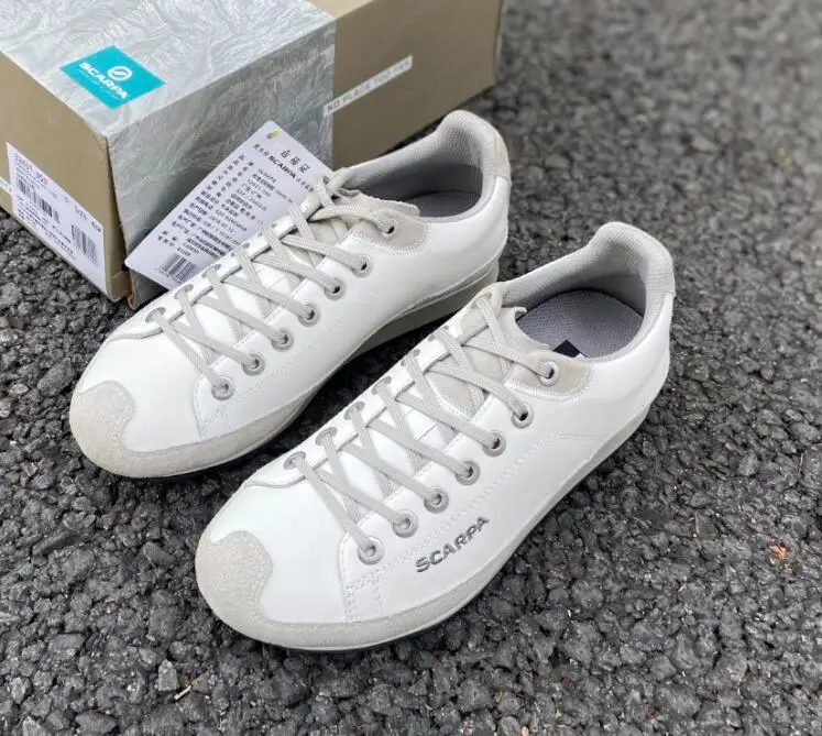 Lovers casual cowhide leather outdoor driving hiking shoes mens womens high quality slip-resistant trekking climbing shoes
Lovers casual cowhide leather outdoor driving hiking shoes mens womens high quality slip-resistant trekking climbing shoes