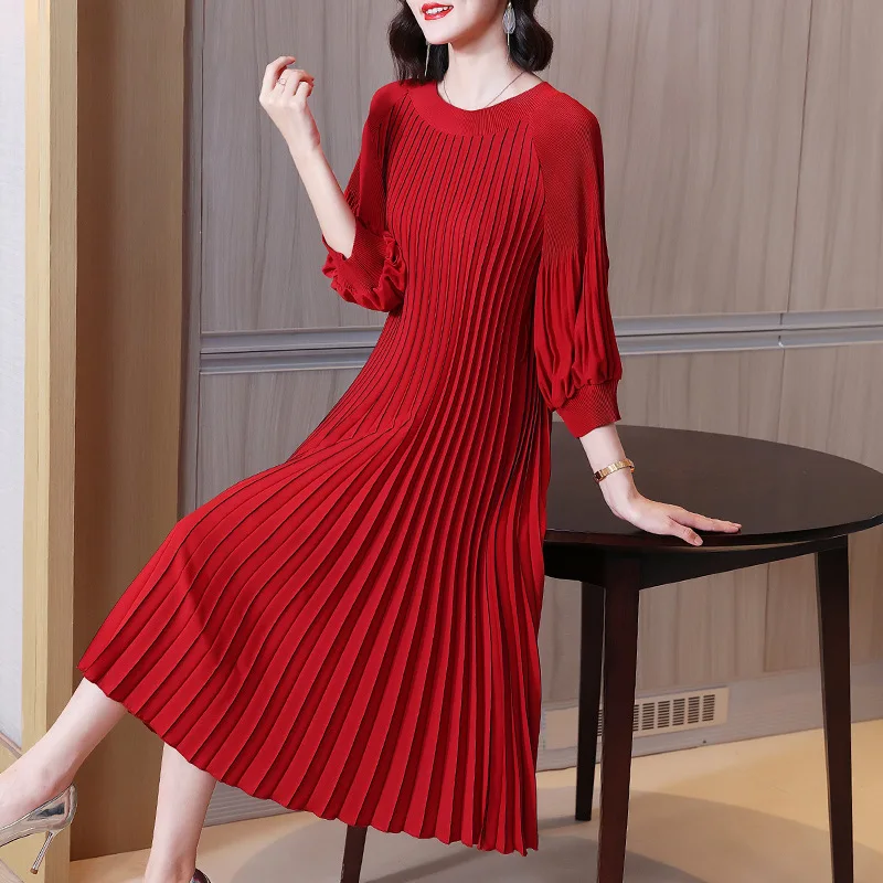 French Miyake pleated mother red dress women's 2022 spring new solid color fashion loose large size fat mm thin women's dress
French Miyake pleated mother red dress women's 2022 spring new solid color fashion loose large size fat mm thin women's dress