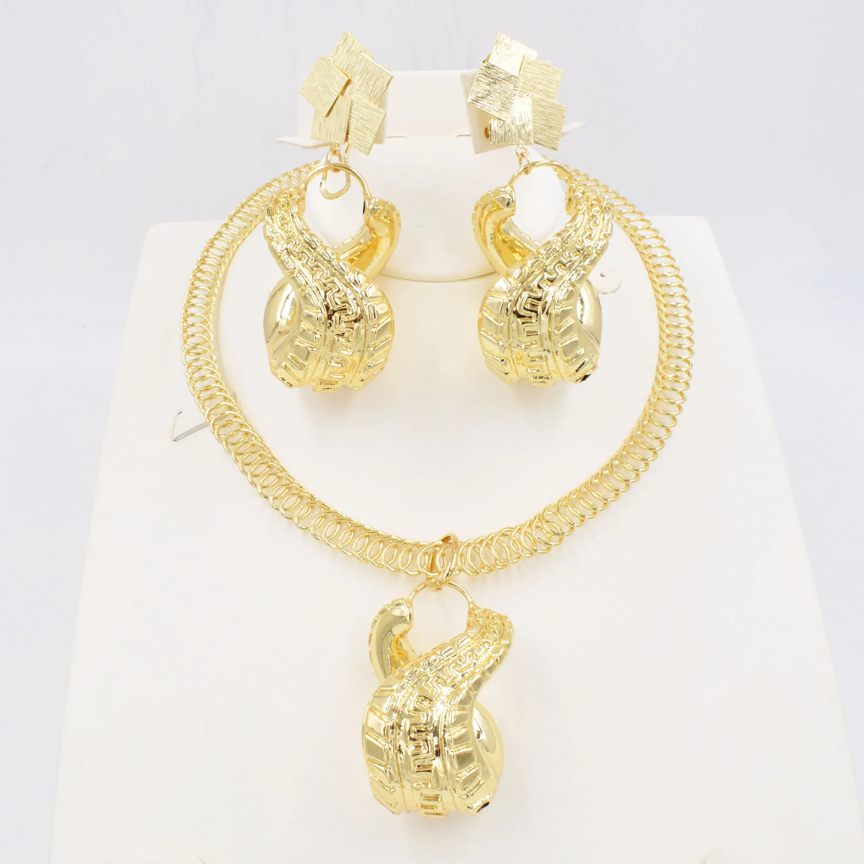 Новый дизайн Ltaly 750 золотой цвет набор украшений для женщин африканские бусины ювелирные изделия модное ожерелье набор сережек ювелирные из...
Новый дизайн Ltaly 750 золотой цвет набор украшений для женщин африканские бусины ювелирные изделия модное ожерелье набор сережек ювелирные из...