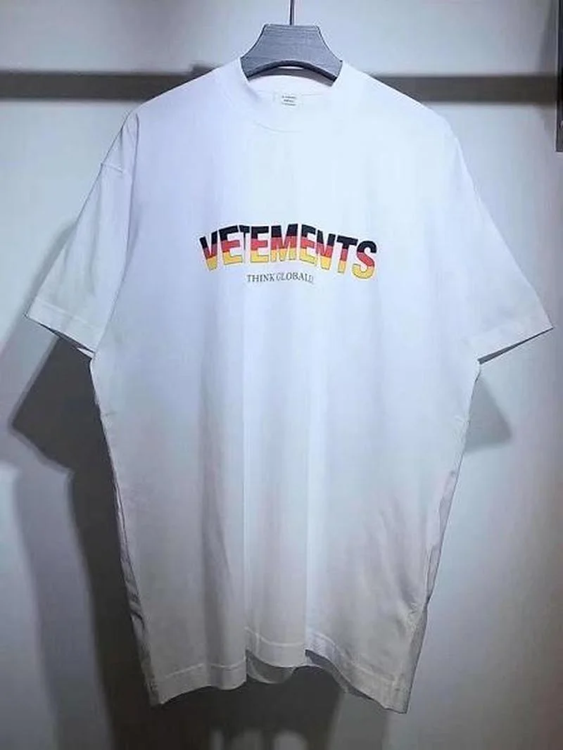 22SS Color Logo Print Vetements T Shirt Men Women EU Size 100% Cotton Vetements Top Tees Summer Fashion Genshin Impact Lil Peep
22SS Color Logo Print Vetements T Shirt Men Women EU Size 100% Cotton Vetements Top Tees Summer Fashion Genshin Impact Lil Peep