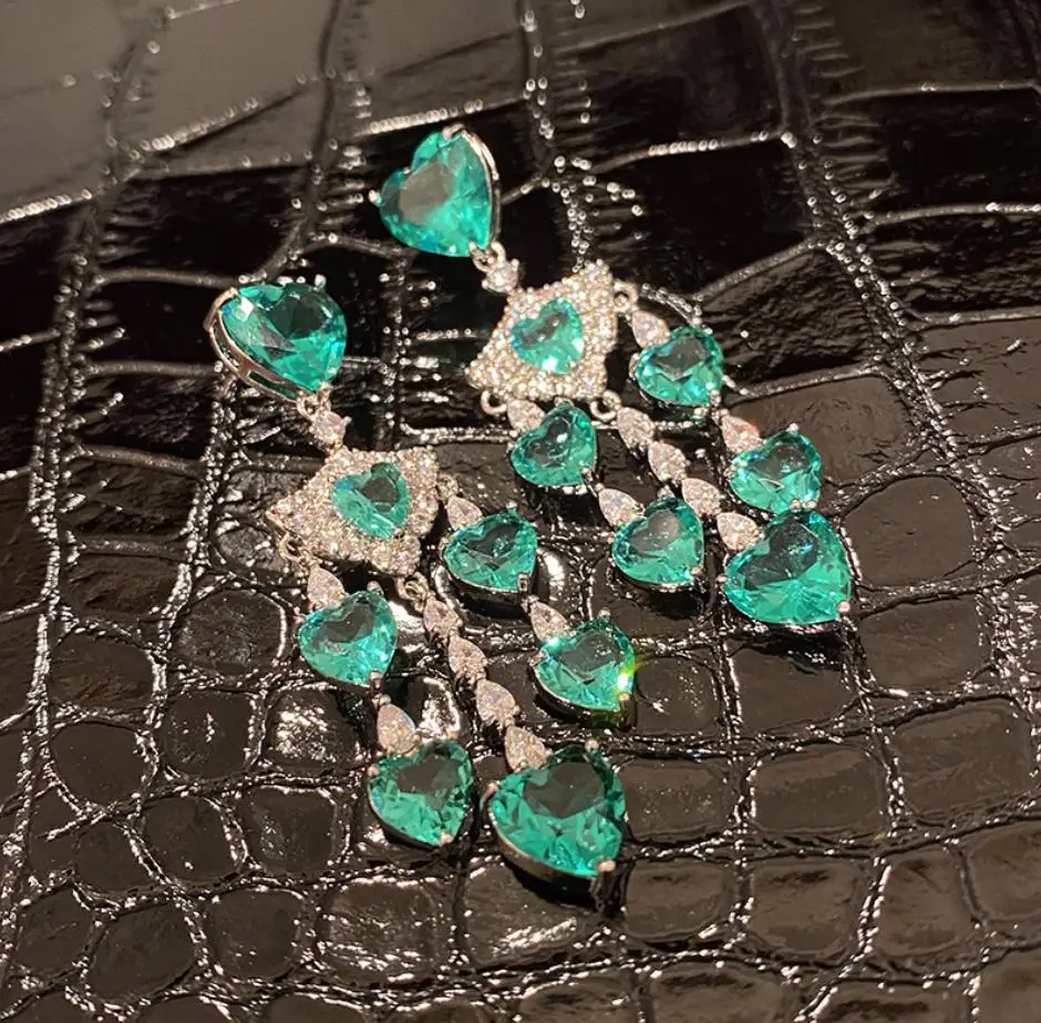 Green diamond heart-shaped zircon earrings for women long flash zircon tassel luxury wedding banquet fashion jewelry
Green diamond heart-shaped zircon earrings for women long flash zircon tassel luxury wedding banquet fashion jewelry