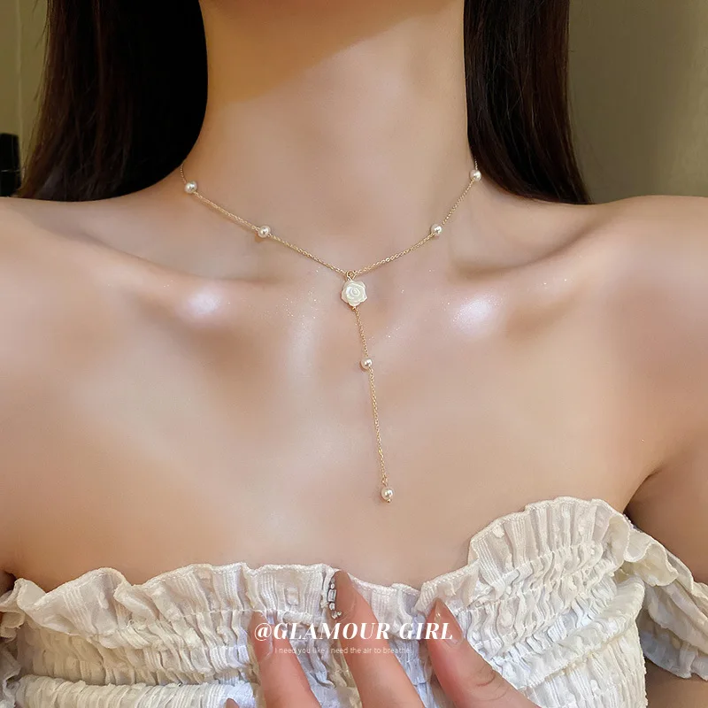 Korean fashion simple pearl flower pendant necklace female ins tide personality wild design clavicle chain
Korean fashion simple pearl flower pendant necklace female ins tide personality wild design clavicle chain