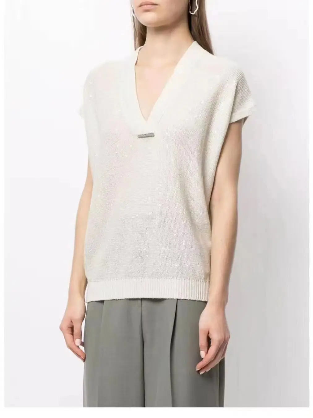 Women Handmade Beading V-Neck Linen Sequin Yarn Knit T-Shirt
Women Handmade Beading V-Neck Linen Sequin Yarn Knit T-Shirt