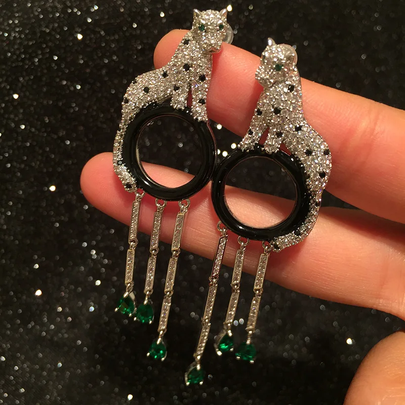Personality Earring Stud For Women Animal Leopard Circle Aros With Long Tassel Pendant Charm Lady Luxury Gift Vintage Jewelry 
Personality Earring Stud For Women Animal Leopard Circle Aros With Long Tassel Pendant Charm Lady Luxury Gift Vintage Jewelry