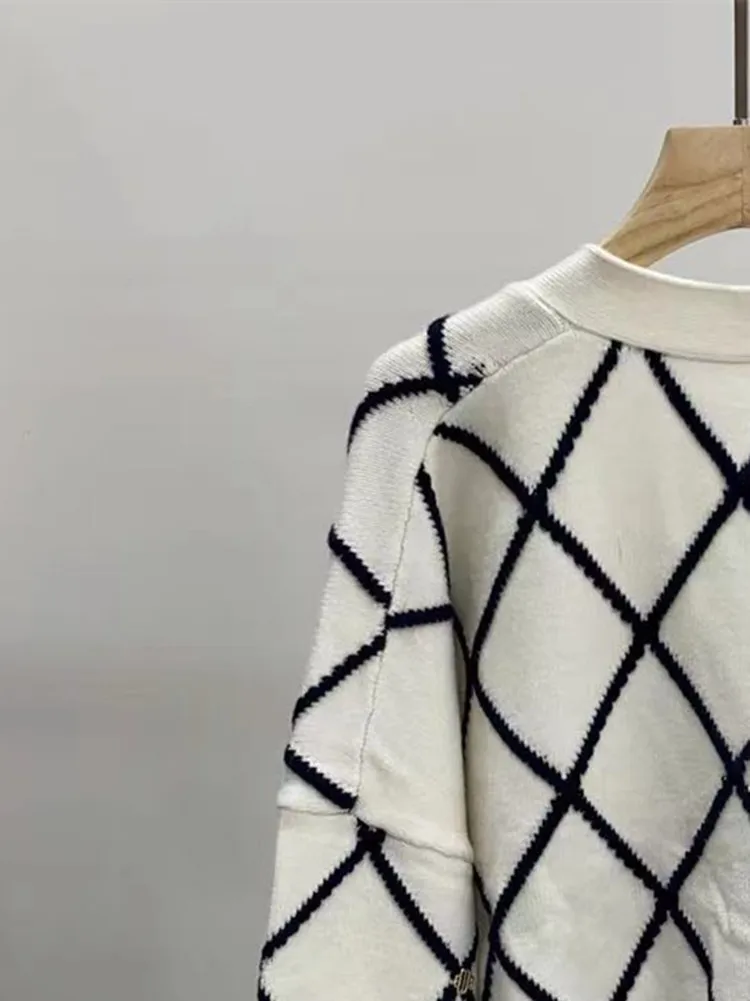Women New Argyle Plaid Jacquard Single-Breasted Sweater Autumn and Winter 2022 Outwear Female Knitted Cardigan Coat Tops
Women New Argyle Plaid Jacquard Single-Breasted Sweater Autumn and Winter 2022 Outwear Female Knitted Cardigan Coat Tops