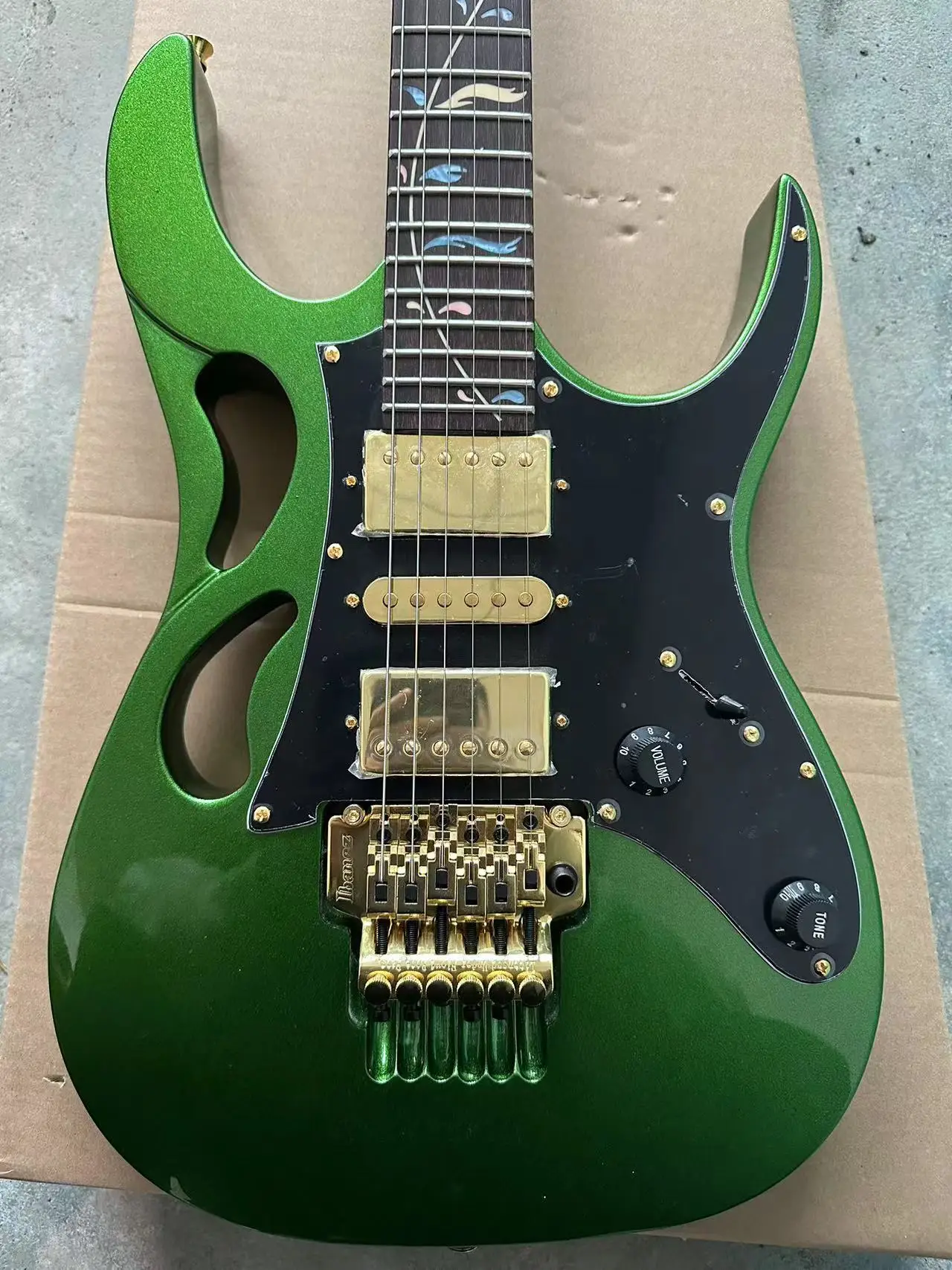 

Classic Brand 7V Electric Guitar Jem Serise Gold Hardware Body Golden Bridge HSH Pickups High Quality Guitars Guitarra