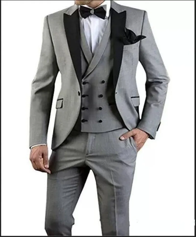 New One Button Light Grey Groom Tuxedos Peak Lapel Groomsmen Best Man Mens Wedding Suits (Jacket+Pants+Vest) فستان حفلات الزفاف
New One Button Light Grey Groom Tuxedos Peak Lapel Groomsmen Best Man Mens Wedding Suits (Jacket+Pants+Vest) فستان حفلات الزفاف