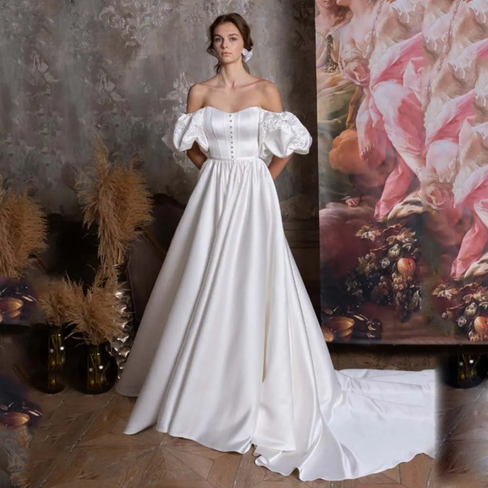 Classic Wedding Gowns Princess Sweetheart Off Shoulder Bride Dress 2022 New White Satin Lace Appliques Beaded Button Bridal Gown
Classic Wedding Gowns Princess Sweetheart Off Shoulder Bride Dress 2022 New White Satin Lace Appliques Beaded Button Bridal Gown