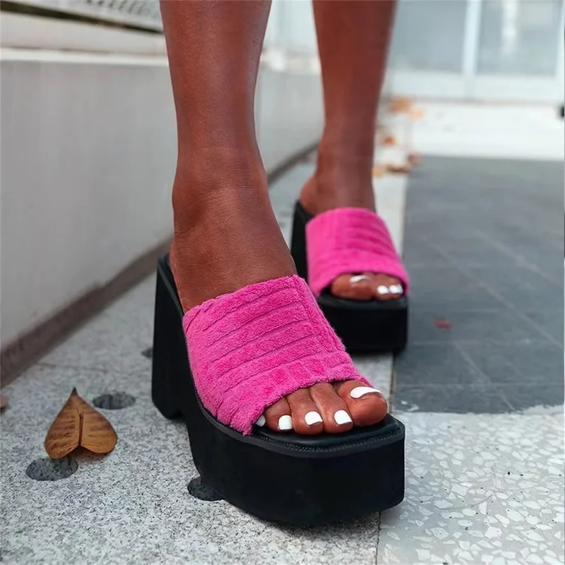 2022 NEW Women's Slippers High Heels Wedge Heels Square Towels Platform Sandals High Heels Large Summer Slippers Beach Shoes
2022 NEW Women's Slippers High Heels Wedge Heels Square Towels Platform Sandals High Heels Large Summer Slippers Beach Shoes