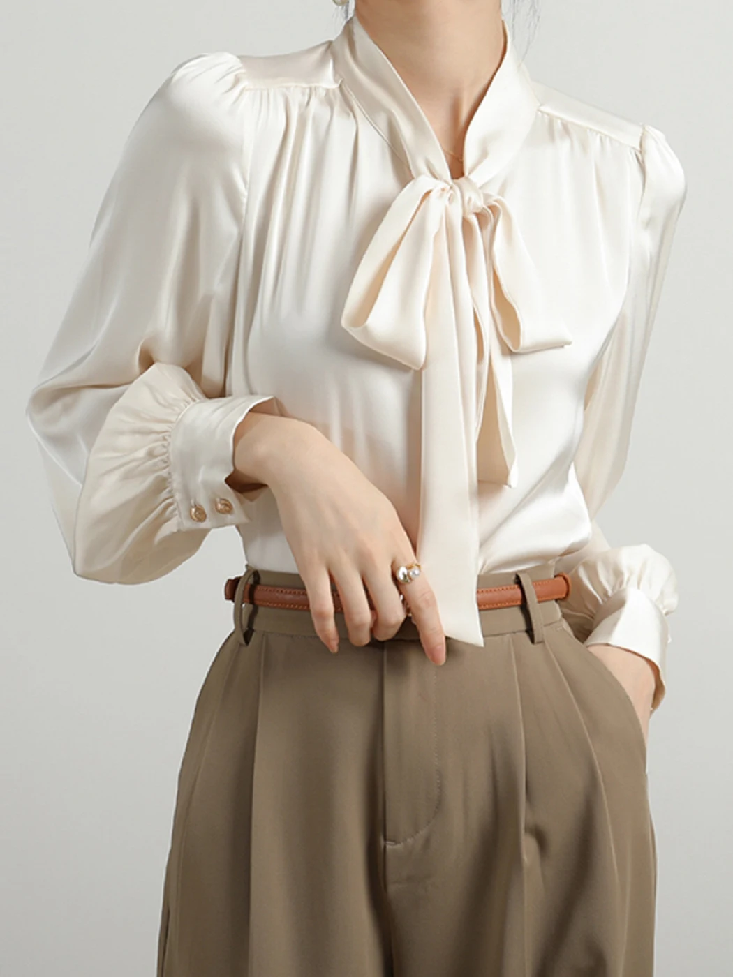 Spring Summer Satin Shirts Women 2023 Fashion Long Sleeve Lace Up O-neck Elegant Tops Female Apricot French Solid Blouse Lady
Spring Summer Satin Shirts Women 2023 Fashion Long Sleeve Lace Up O-neck Elegant Tops Female Apricot French Solid Blouse Lady