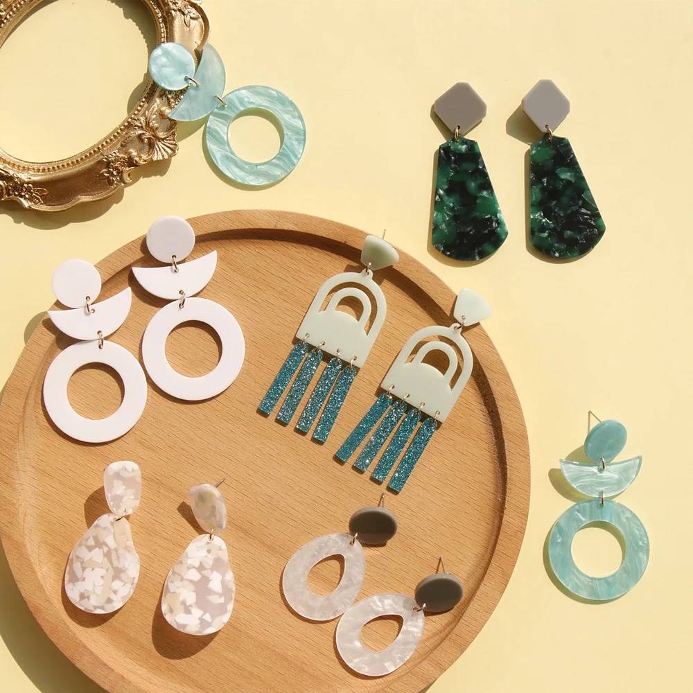 Simple geometric multicolor girl summer design sense earrings ladies fashion niche geometric shape youthful vitality cute nice
Simple geometric multicolor girl summer design sense earrings ladies fashion niche geometric shape youthful vitality cute nice