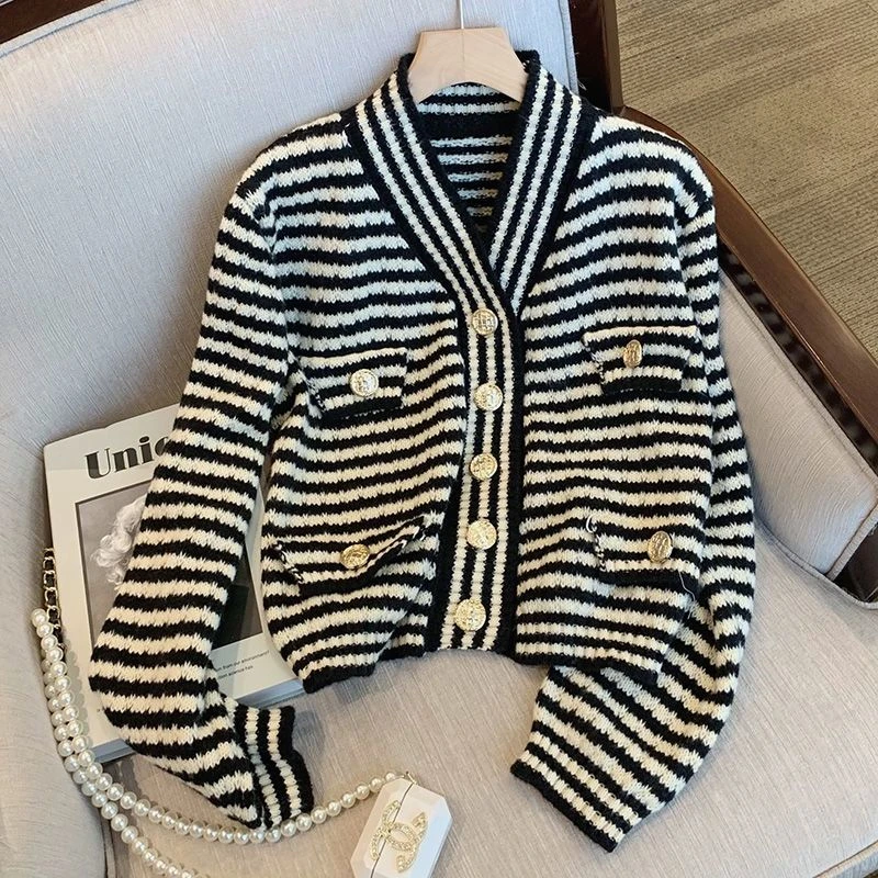Vintage Striped Knitted Cardigan Women Fall Korean Fashion V-Neck Loose Short Sweater Jacket Design Long Sleeves Knitwear Tops
Vintage Striped Knitted Cardigan Women Fall Korean Fashion V-Neck Loose Short Sweater Jacket Design Long Sleeves Knitwear Tops