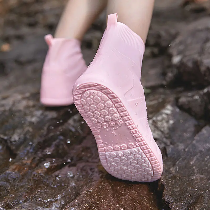 High Quality New Rain Boots Waterproof Silica Gel Boots Non-slip Water Shoes Cover Rainy Day Men and Women Children Shoe Covers
High Quality New Rain Boots Waterproof Silica Gel Boots Non-slip Water Shoes Cover Rainy Day Men and Women Children Shoe Covers