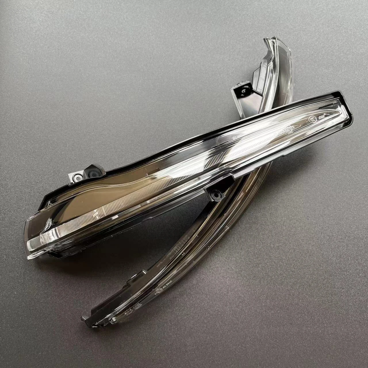 Для Mercedes-Benz светодиодный индикатор указателя поворота зеркала заднего вида, оригинальная лампа для Benz W205 W213 W222 A 0999060801 A 0999060701
Для Mercedes-Benz светодиодный индикатор указателя поворота зеркала заднего вида, оригинальная лампа для Benz W205 W213 W222 A 0999060801 A 0999060701