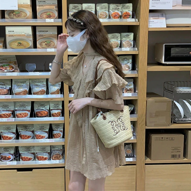 Ruffle design, V-neck short sleeve doll skirt, women's summer 2022 new slim, meat covered, age reducing dress ins
Ruffle design, V-neck short sleeve doll skirt, women's summer 2022 new slim, meat covered, age reducing dress ins