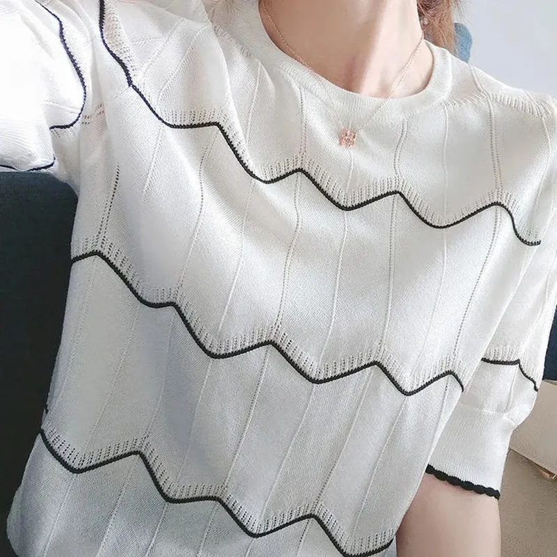 Summer Fashion Ice Silk Knitwear Pullover Sweater Women's New Light T-shirt 2020 Stripe Splicing Women Top Short Sleeve T-shirt
Summer Fashion Ice Silk Knitwear Pullover Sweater Women's New Light T-shirt 2020 Stripe Splicing Women Top Short Sleeve T-shirt