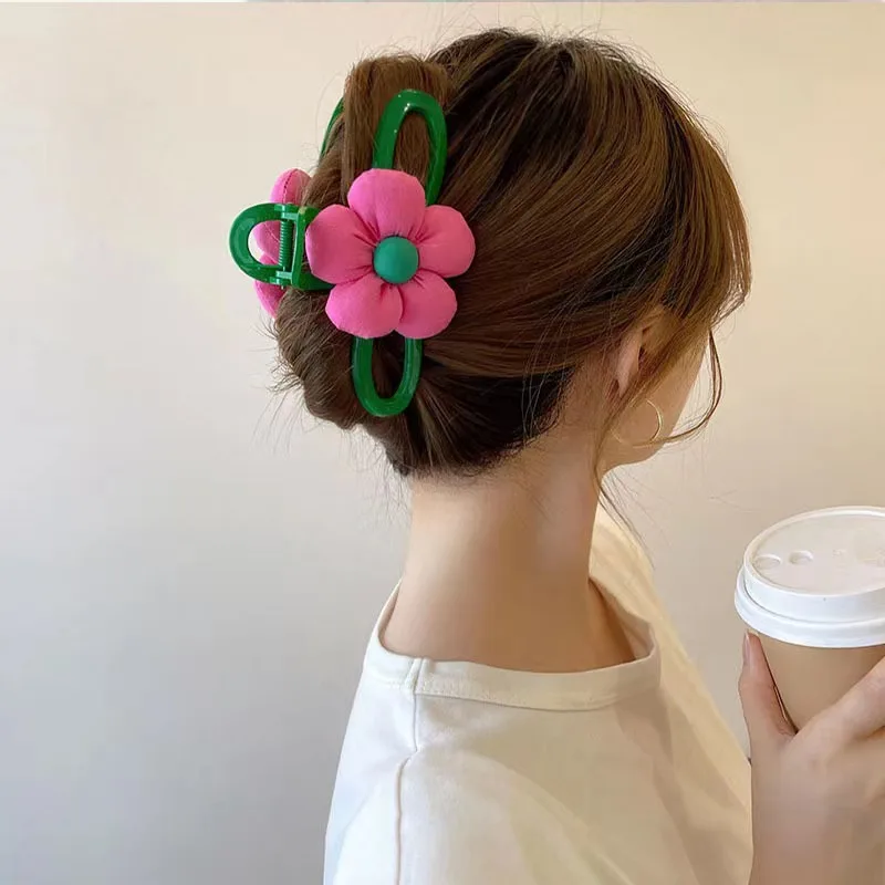 2022 New Green Flowers Heart-shaped Big Size Fabric Shark Clip Claw Clip Hair Clips for Women Simple Hollow Fashion Headdress
2022 New Green Flowers Heart-shaped Big Size Fabric Shark Clip Claw Clip Hair Clips for Women Simple Hollow Fashion Headdress