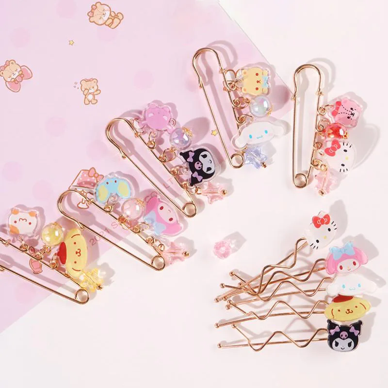 Kawaii Sanrio My Melody Kuromi Cinnamoroll помпон пурин Hellokittys брошь заколка набор милый рукав для карты металлическая фиксированная пряжка
Kawaii Sanrio My Melody Kuromi Cinnamoroll помпон пурин Hellokittys брошь заколка набор милый рукав для карты металлическая фиксированная пряжка
