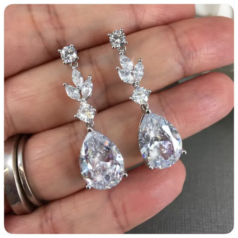 Delicate Princess Cut Marquise Zircon Inlay Women's Fashion Silver Color Water Drop Anniversary Wedding Earrings
Delicate Princess Cut Marquise Zircon Inlay Women's Fashion Silver Color Water Drop Anniversary Wedding Earrings