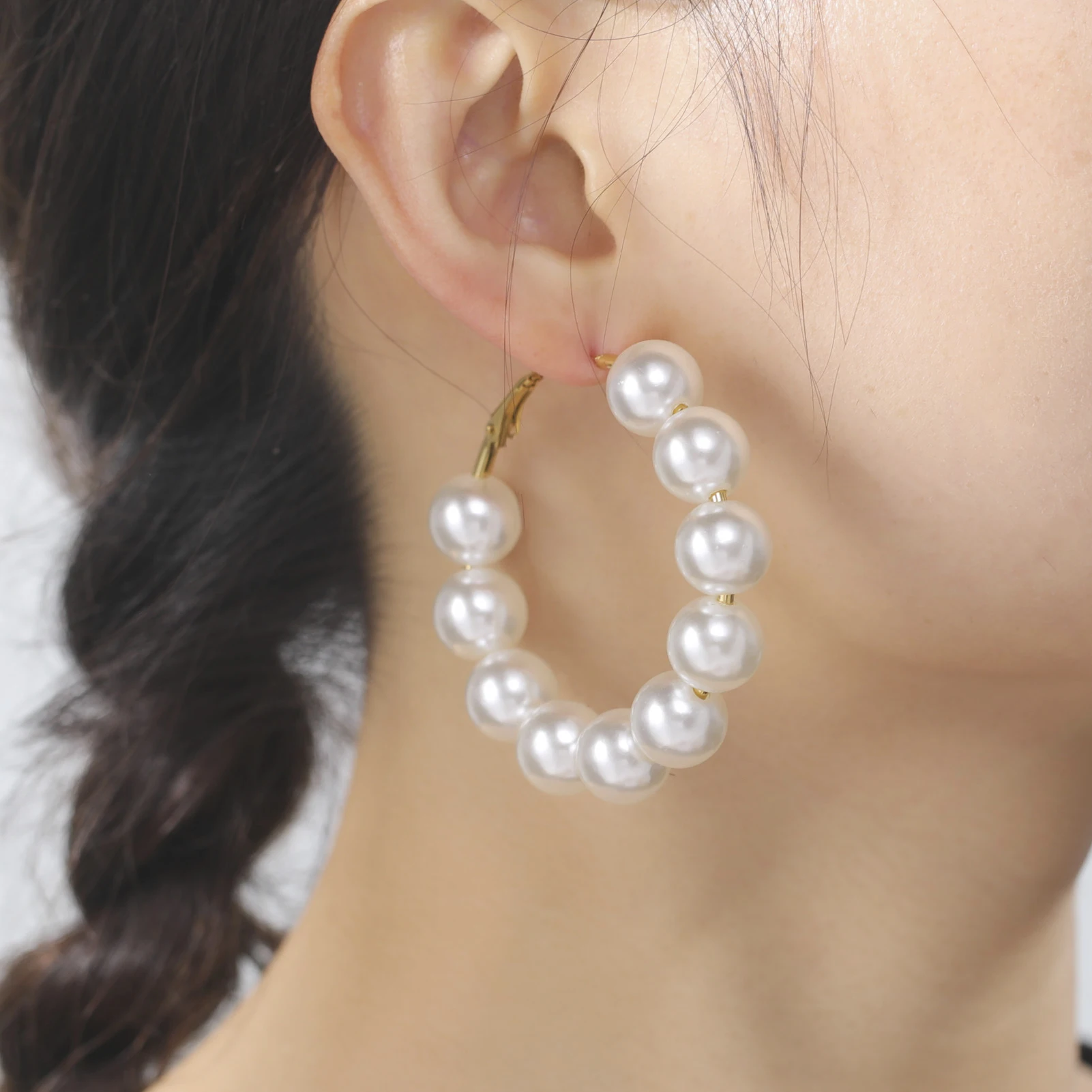 Amaxer Imitation Pearls Hoop Earrings for Women Ladies Round 55mm Beads Ear Circle Fashion Wedding Jewelry Party Girls
Amaxer Imitation Pearls Hoop Earrings for Women Ladies Round 55mm Beads Ear Circle Fashion Wedding Jewelry Party Girls