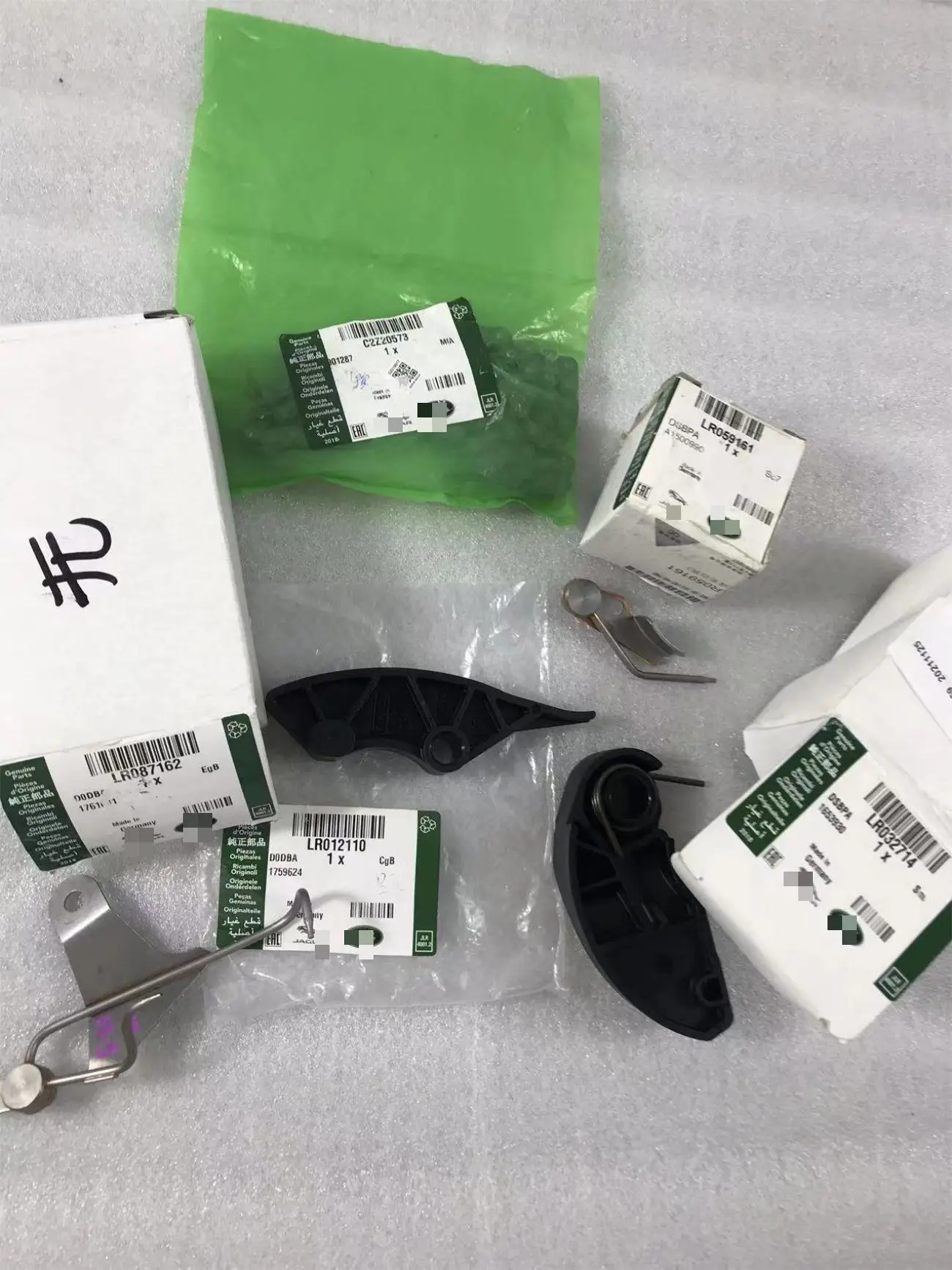 Land Rover Jaguar timing 5.0/5.0t timing set is applicable to l405 l494 L322 2010-2012 l320 2010-2013 LR032087 LR052911
Land Rover Jaguar timing 5.0/5.0t timing set is applicable to l405 l494 L322 2010-2012 l320 2010-2013 LR032087 LR052911