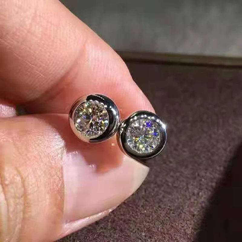 Новый дизайн, трендовые серьги, серьги с бриллиантами круглой огранки, белые бриллиантовые аксессуары Moissan
Новый дизайн, трендовые серьги, серьги с бриллиантами круглой огранки, белые бриллиантовые аксессуары Moissan