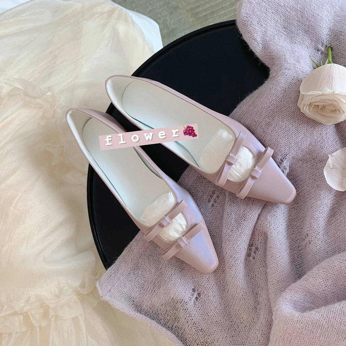 Spring and Autumn New French Small Pointed Toe Bow Hollow Flat Sole Single Shoe Girl Zapatos De Mujer Tacon Medio Elegantes
Spring and Autumn New French Small Pointed Toe Bow Hollow Flat Sole Single Shoe Girl Zapatos De Mujer Tacon Medio Elegantes