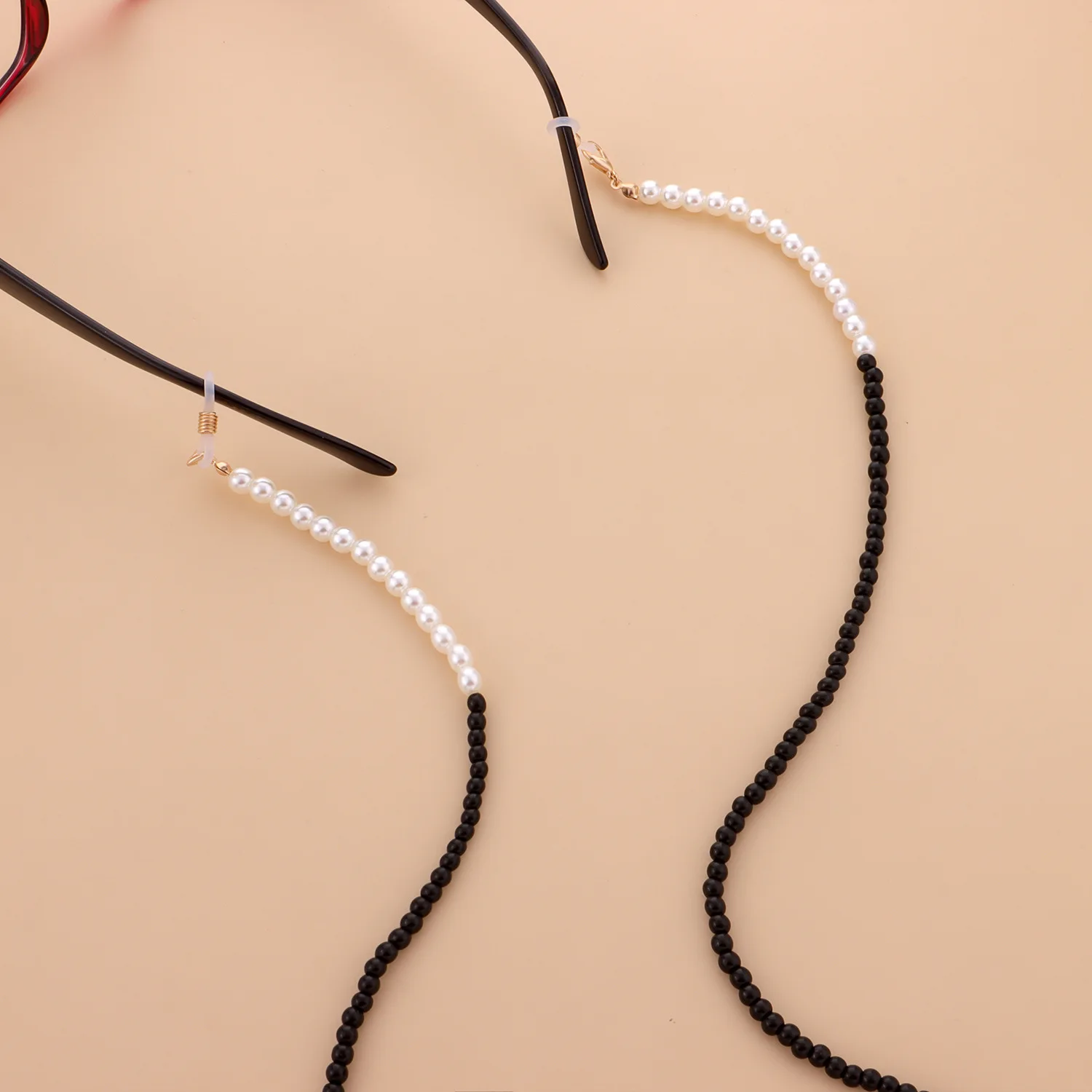 New Women Black And White Rice Beads Fashion Glasses Chain Simple And Generous Temperament Mask Accessories GC1025
New Women Black And White Rice Beads Fashion Glasses Chain Simple And Generous Temperament Mask Accessories GC1025