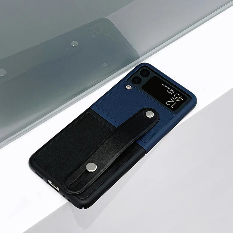Suitable For Samsung Zflip3 Phone Case Simple Leather Pattern Wristband With Anti Drop Galaxy Zflip4 Color Stitching
Suitable For Samsung Zflip3 Phone Case Simple Leather Pattern Wristband With Anti Drop Galaxy Zflip4 Color Stitching