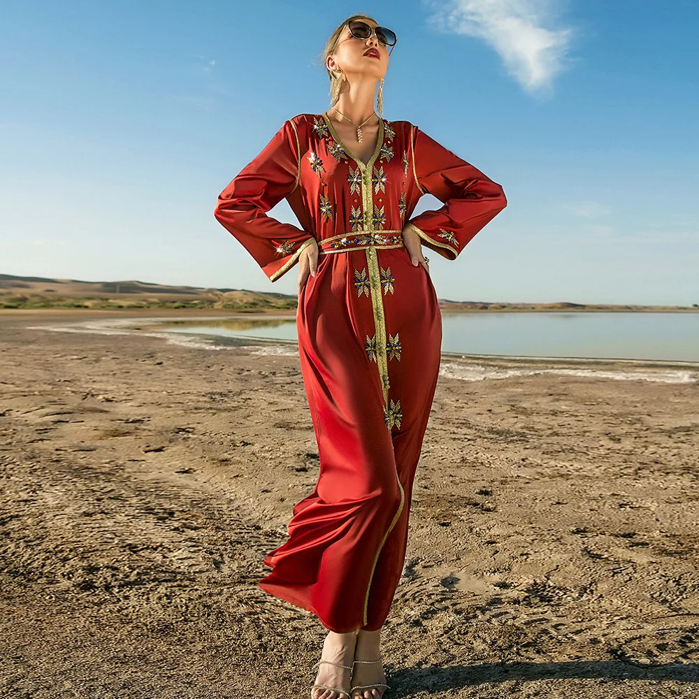 Luxurious Rhinestone Islam Dresses Long Women 2022 Turkey Muslim Kaftan Jellaba Fashion Beads Belted V-Neck Maxi Dress Caften
Luxurious Rhinestone Islam Dresses Long Women 2022 Turkey Muslim Kaftan Jellaba Fashion Beads Belted V-Neck Maxi Dress Caften