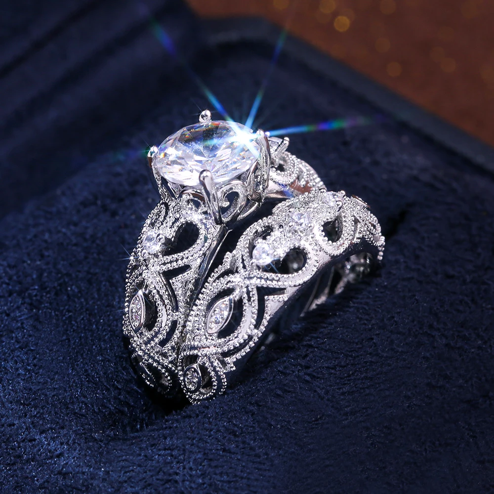 New 2PC Solitare Engagement Couple Ring Sets Fashion Hollow Band Luxury Pattern Design with Super Brilliant Crystal Stone
New 2PC Solitare Engagement Couple Ring Sets Fashion Hollow Band Luxury Pattern Design with Super Brilliant Crystal Stone