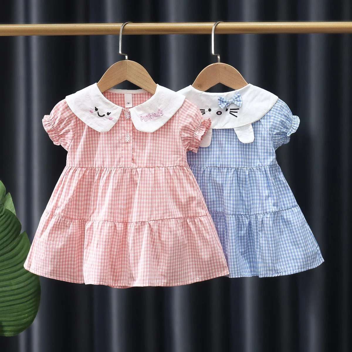 Summer Baby Girl's Dress Cat Embroidery Doll Collar Check Short Sleeve Knee Length Daily Casual Dress
Summer Baby Girl's Dress Cat Embroidery Doll Collar Check Short Sleeve Knee Length Daily Casual Dress
