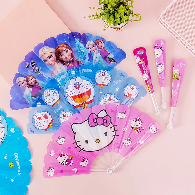 Sanriod Creative Cartoon Hello Kittys Cute Summer Fan Folding Fan Kt Cat Children's Plastic Fan Portable Folding Fan Child Gift
Sanriod Creative Cartoon Hello Kittys Cute Summer Fan Folding Fan Kt Cat Children's Plastic Fan Portable Folding Fan Child Gift