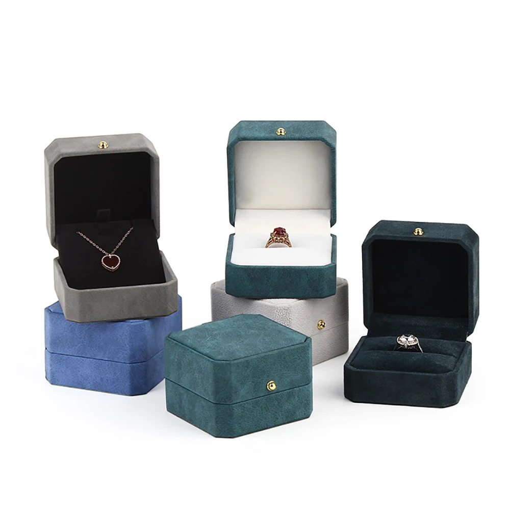 2022 New Jewelry Box Octagonal PU Leather Snap Ring Pendant Jewelry Storage Box Wedding Proposal Gift Accessories
2022 New Jewelry Box Octagonal PU Leather Snap Ring Pendant Jewelry Storage Box Wedding Proposal Gift Accessories