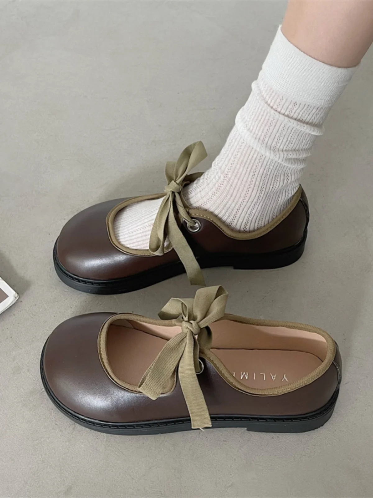 Женские туфли дерби с закрытым носком, повседневные кожаные кроссовки с круглым носком, плоская подошва, удобные, на ремешке с пряжкой, черного цвета, лето
Женские туфли дерби с закрытым носком, повседневные кожаные кроссовки с круглым носком, плоская подошва, удобные, на ремешке с пряжкой, черного цвета, лето