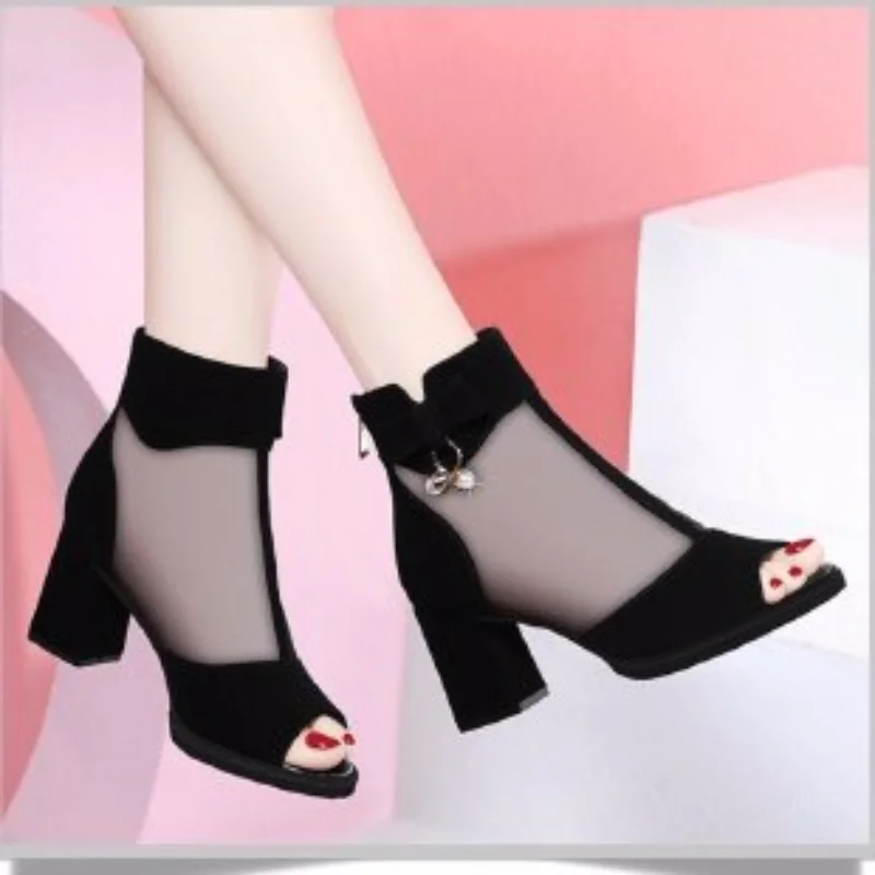 Босоножки женские сетчатые с открытым носком, ПУ кожа, низкий каблук, молния сзади, черные, лето 2023
Босоножки женские сетчатые с открытым носком, ПУ кожа, низкий каблук, молния сзади, черные, лето 2023