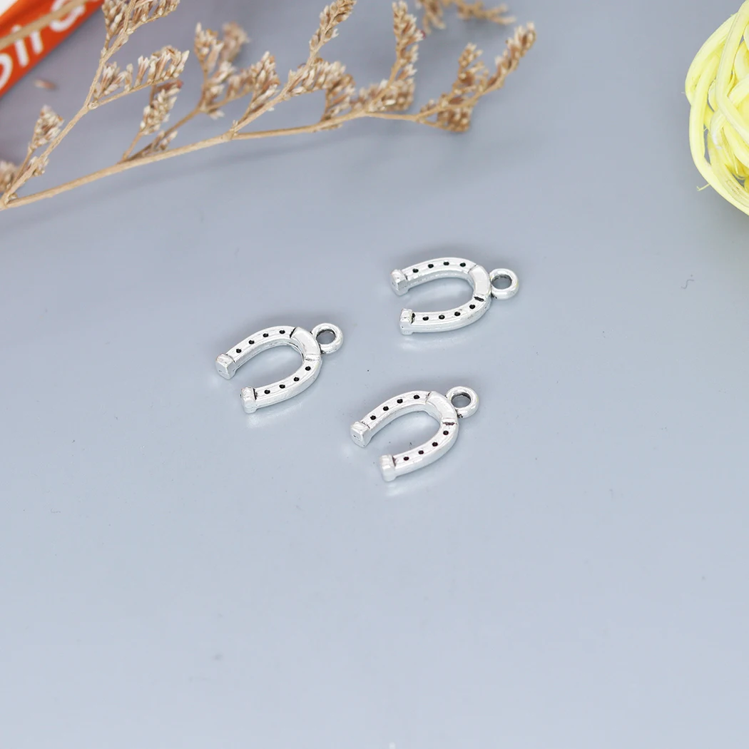 40PCS Horseshoe Charms Antique Sliver Antique Bronze Plated Color Charm Pendant For Bracelet Jewelry Findings
40PCS Horseshoe Charms Antique Sliver Antique Bronze Plated Color Charm Pendant For Bracelet Jewelry Findings