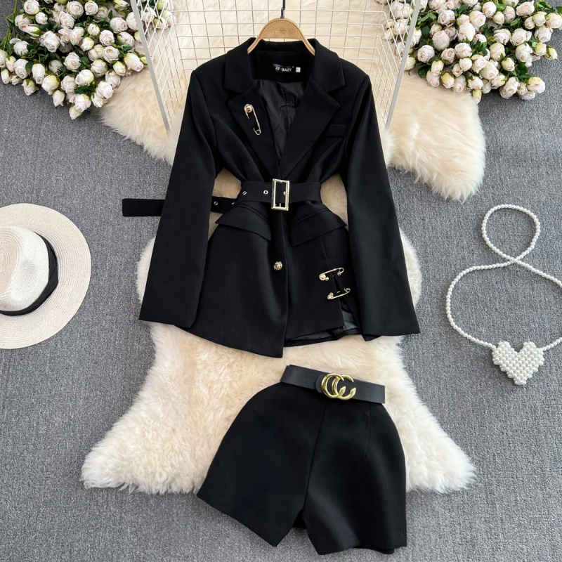 Fashion Set For Women Korean Vintage Black Midi Brooches Decoration Blazer Jacket And High Waist Wide Leg Shorts With Belt DF555
Fashion Set For Women Korean Vintage Black Midi Brooches Decoration Blazer Jacket And High Waist Wide Leg Shorts With Belt DF555