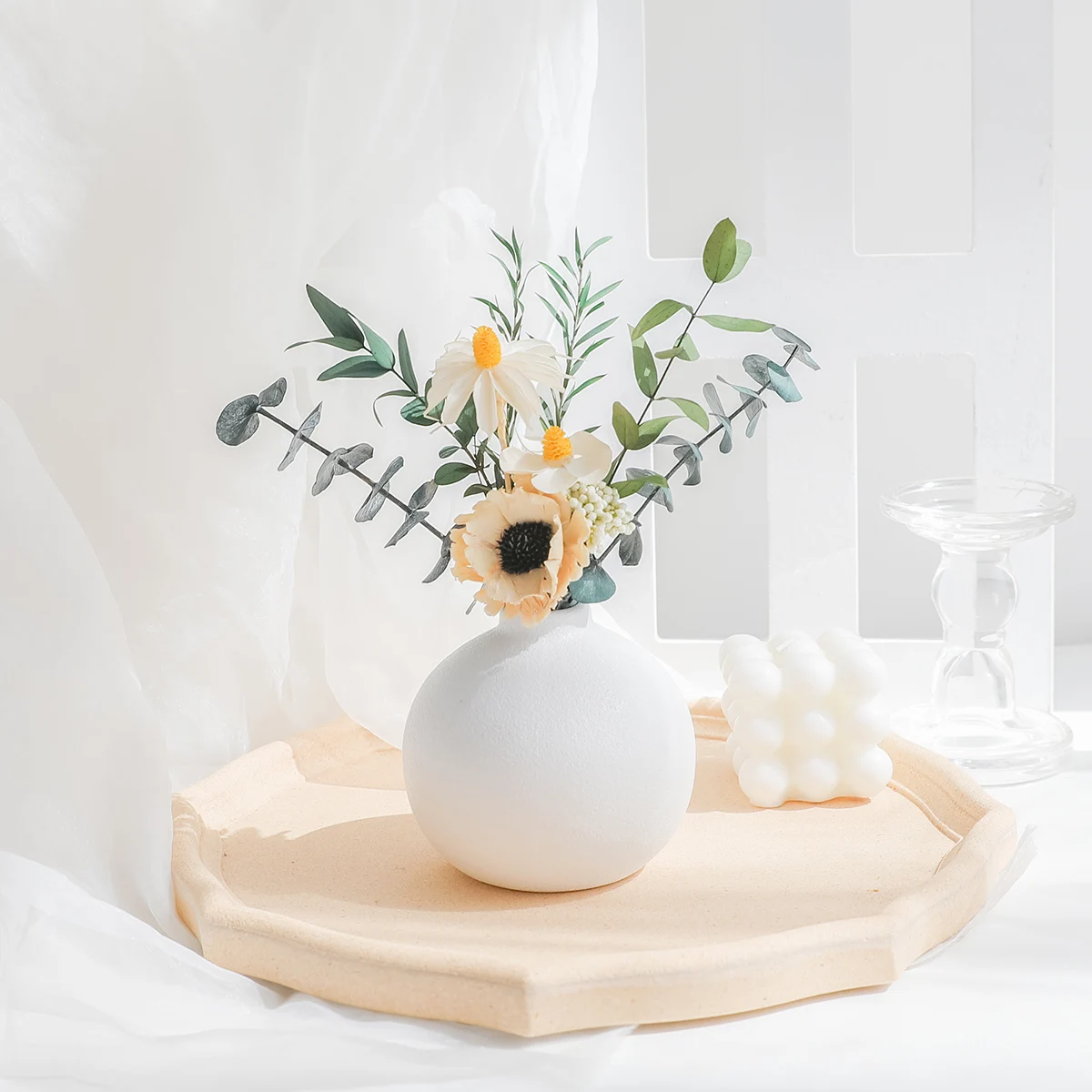 Dried Flowers Daisies Bouquets Golden Balls Luxuries Diy Materials Home Decoration Decoration Pieces
Dried Flowers Daisies Bouquets Golden Balls Luxuries Diy Materials Home Decoration Decoration Pieces