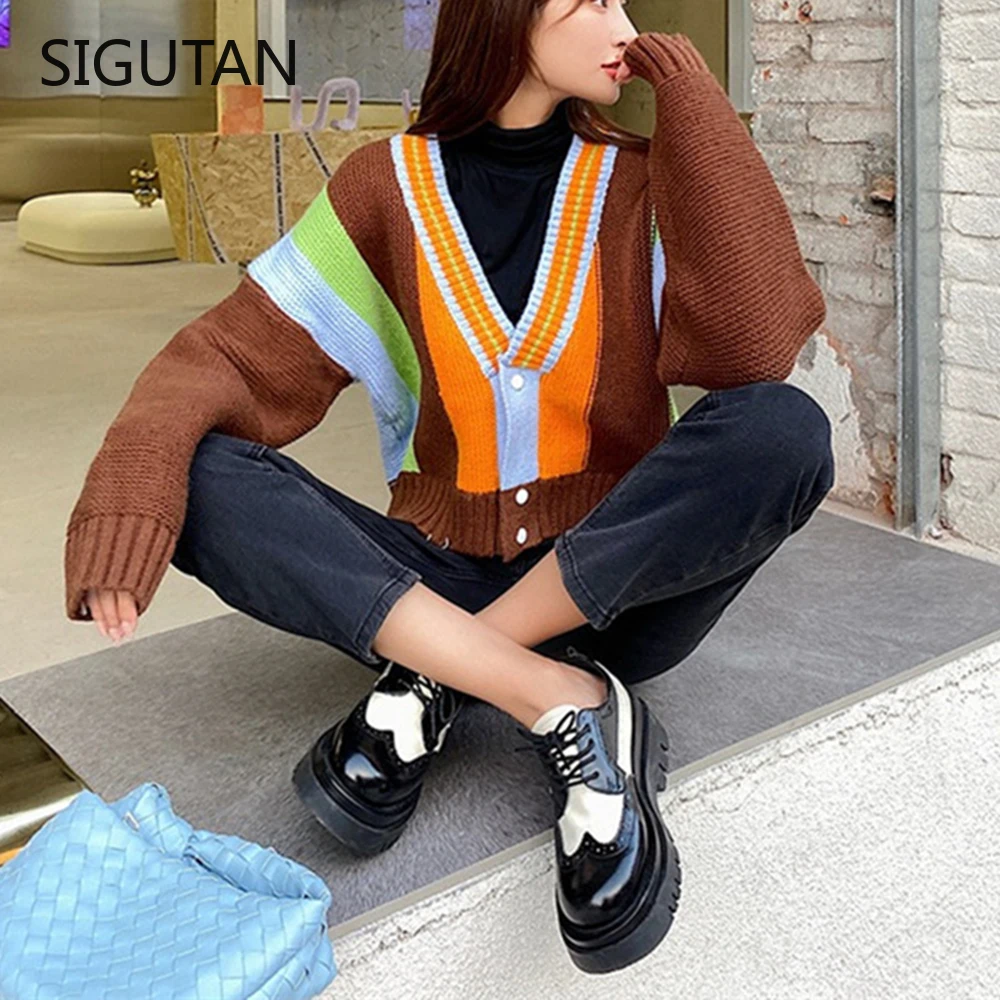 Woman Sweater Knitted Cardigan Hit Color Long Sleeve V Collar Loose Wild Casual Style 2022 New Autumn Fashion
Woman Sweater Knitted Cardigan Hit Color Long Sleeve V Collar Loose Wild Casual Style 2022 New Autumn Fashion