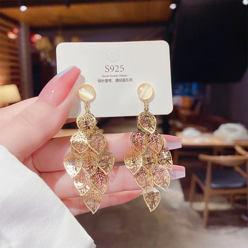 2022 new leaves tassel women's Earrings Fashion retro balote Earrings niche trend temperament exaggerated personality Pendant
2022 new leaves tassel women's Earrings Fashion retro balote Earrings niche trend temperament exaggerated personality Pendant