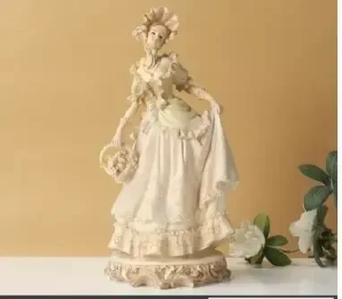 Викторианская статуэтка из смолы
Викторианская статуэтка из смолы