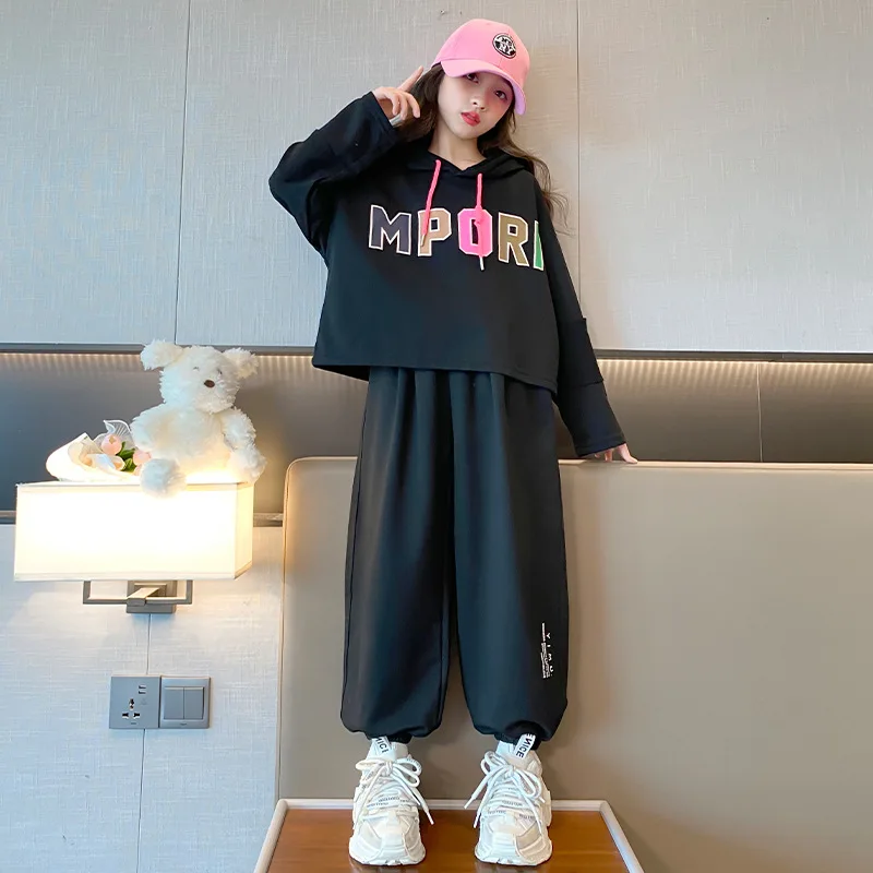 Girls' autumn Korean version trend letter casual suit 2023 new mid-sized children's casual sportswear two-piece trend
Girls' autumn Korean version trend letter casual suit 2023 new mid-sized children's casual sportswear two-piece trend