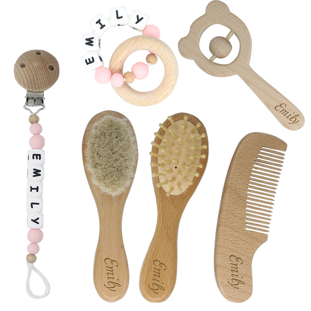 Набор из 6 персонализированных силиконовых зажимов для соски-пустышки с гравировкой, детское имя, погремушка, кольцо, игрушка, набор шерстяных кистей, подарок для новорожденных
Набор из 6 персонализированных силиконовых зажимов для соски-пустышки с гравировкой, детское имя, погремушка, кольцо, игрушка, набор шерстяных кистей, подарок для новорожденных