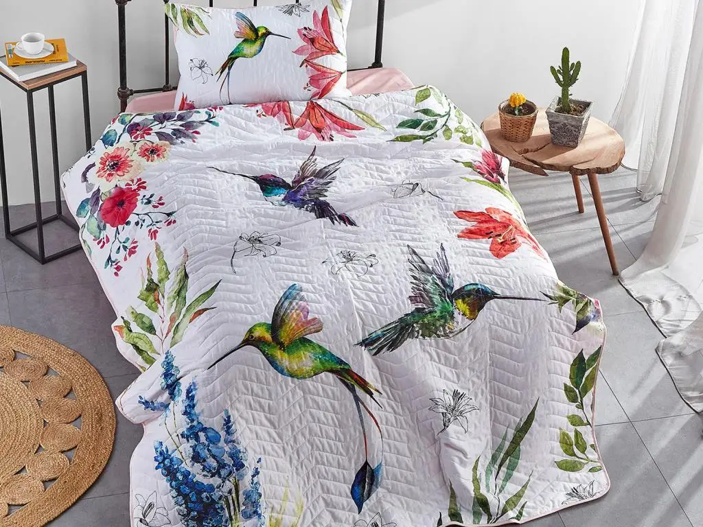 Стеганое односпальное покрывало белого цвета
Стеганое односпальное покрывало белого цвета