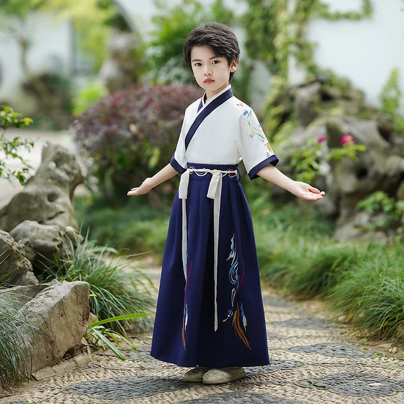 2022 New Summer Short Sleeved Boy's Ancient Han Suit Chinese Style Young Master's Suit Children's Ancient School Coat Skirt
2022 New Summer Short Sleeved Boy's Ancient Han Suit Chinese Style Young Master's Suit Children's Ancient School Coat Skirt