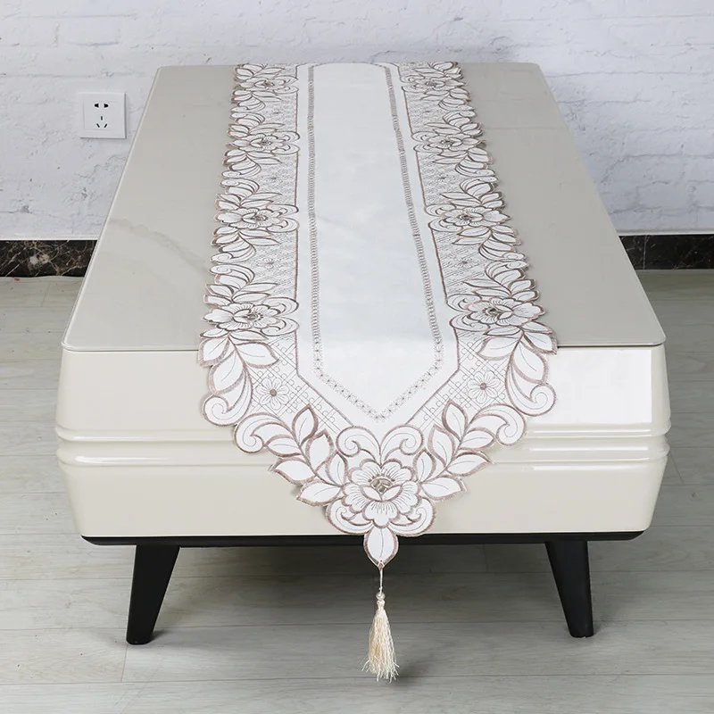 Table Runners Simple Gold and Silver White Table Flag Simple Elegant Embroidery Classic Polyester Towel Household Tea Banquet
Table Runners Simple Gold and Silver White Table Flag Simple Elegant Embroidery Classic Polyester Towel Household Tea Banquet
